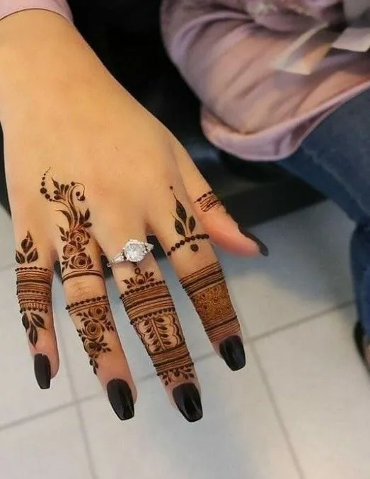 finger filling mehndi design