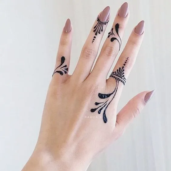 finger mehndi design front