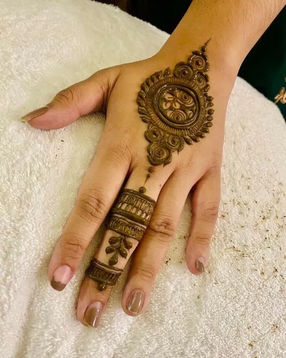 finger mehndi design simple