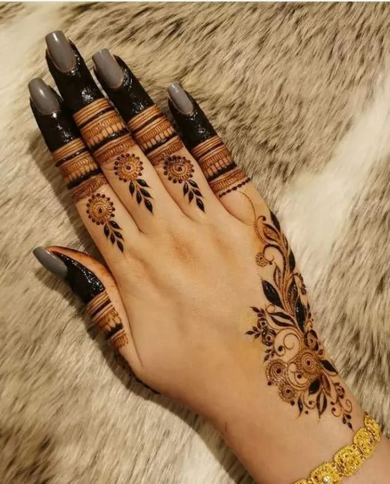 simple mehndi finger design