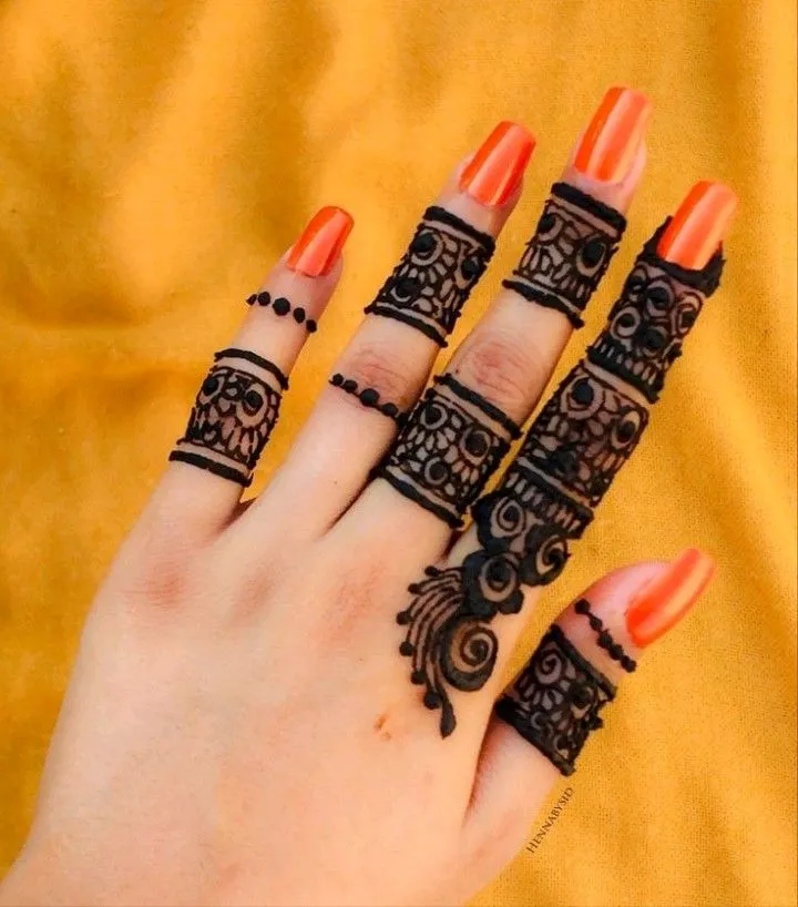 beautiful mehndi finger design