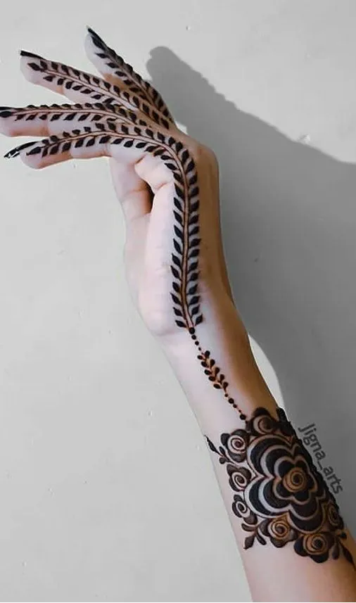 finger full mehndi design