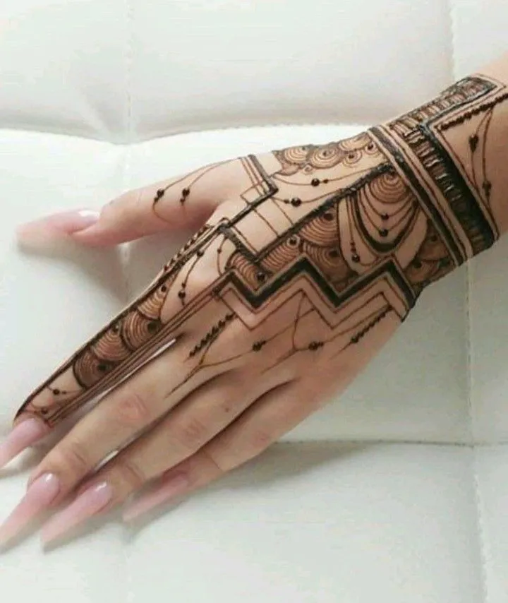 mehndi finger design front