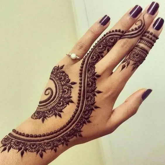 modern ring finger mehndi design