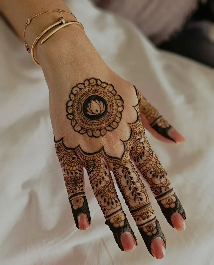 single finger mehndi design