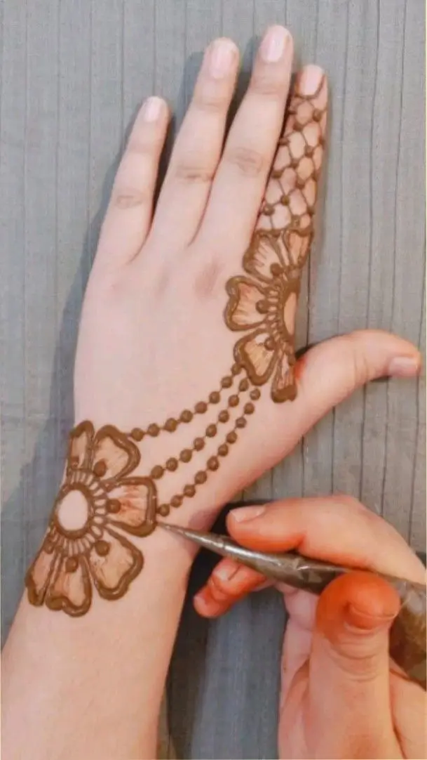 Arabic front hand mehndi for Eid