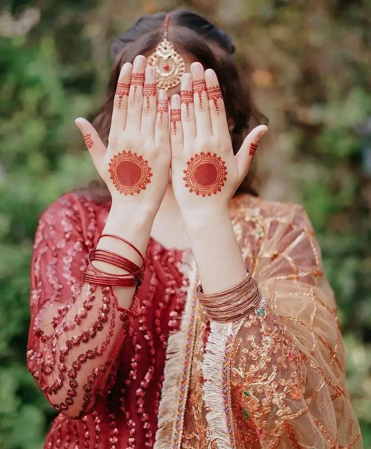 Arabic mehndi during lunch break