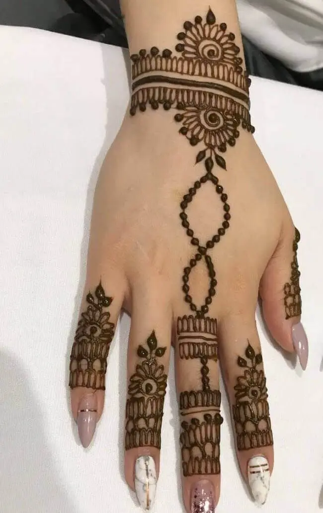 Geometric Arabic palm henna
