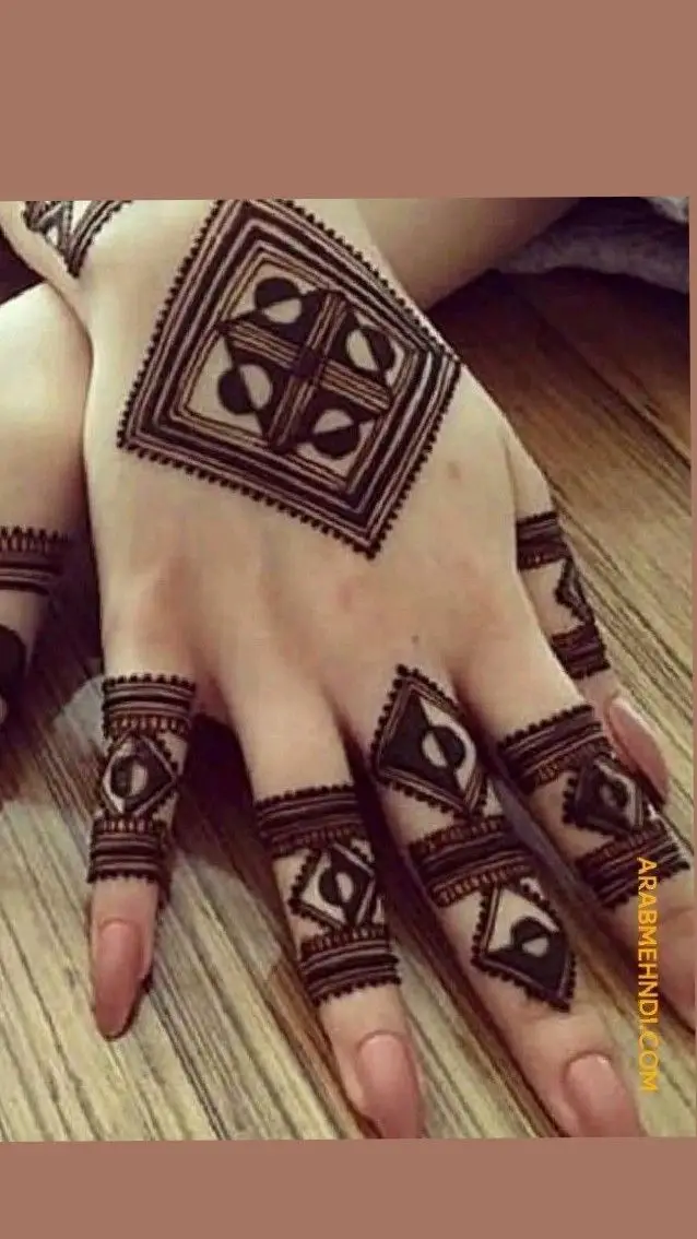 Lebanese minimalist Arabic henna
