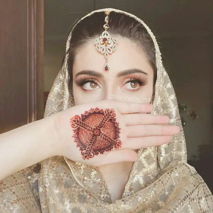 Modern twist Arabic front hand