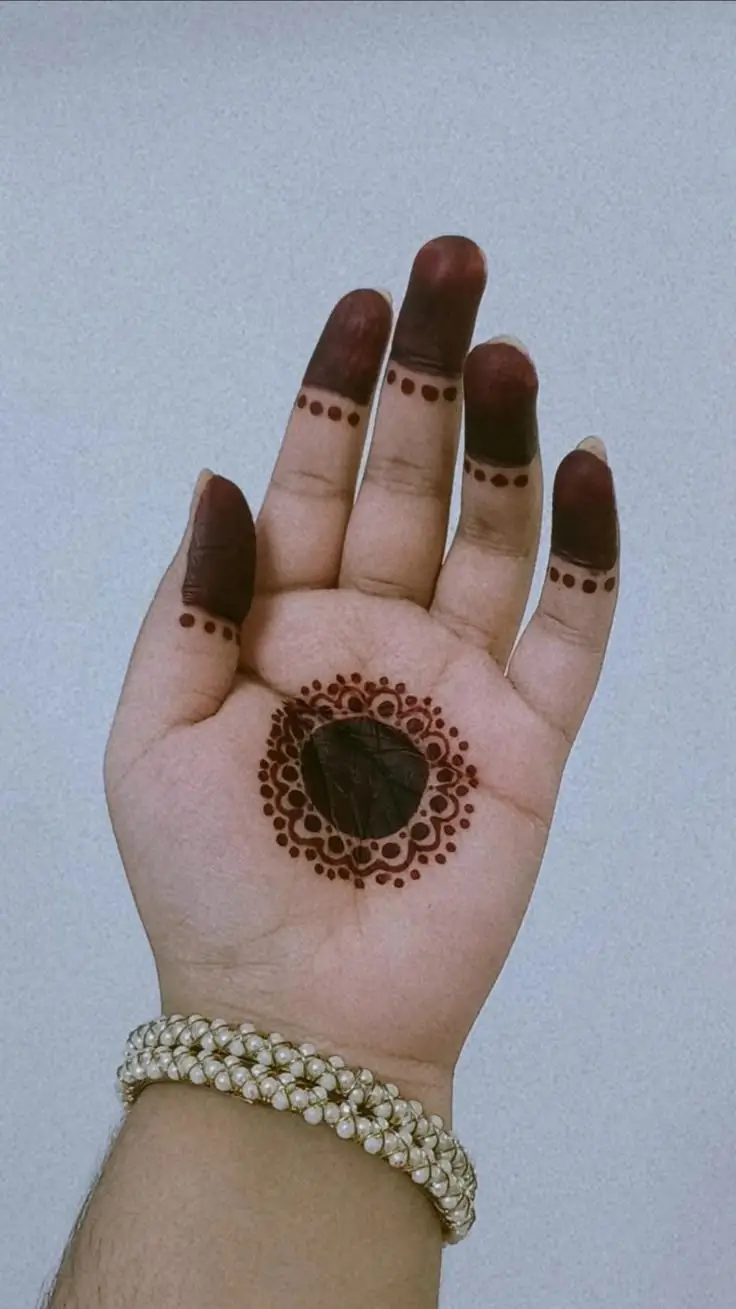 Simple Arabic front hand mehndi