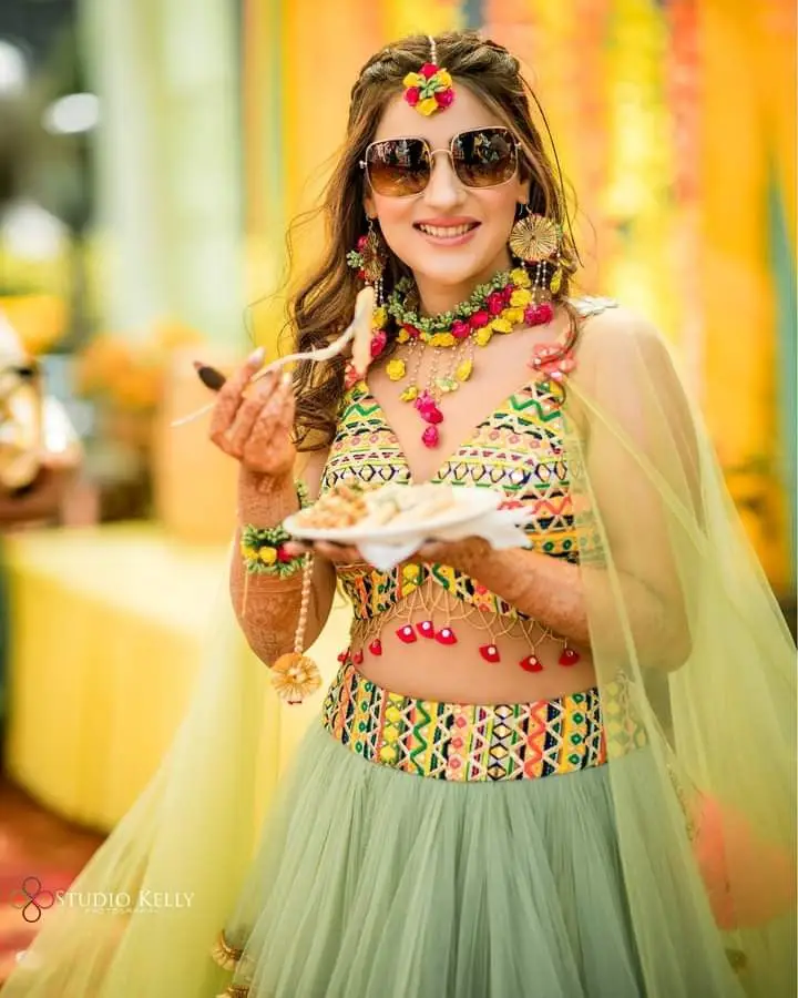Affordable mehndi outfits for brides