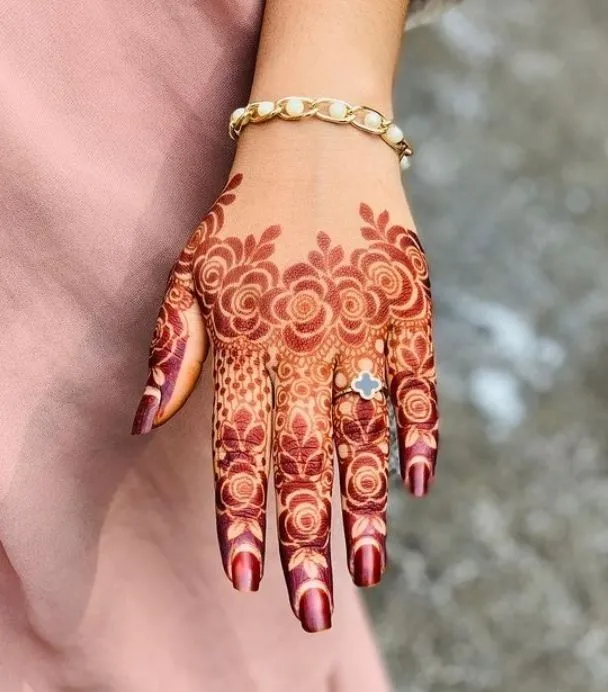 Arabic style rose mehndi