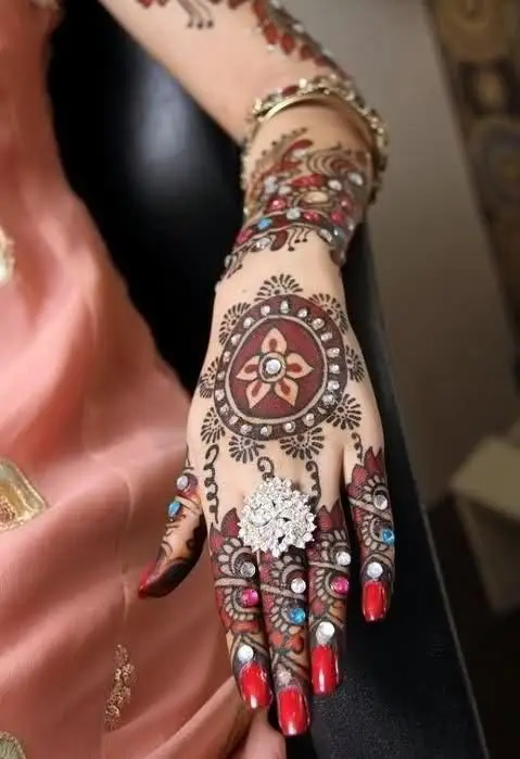 Beautiful flower henna for back hand