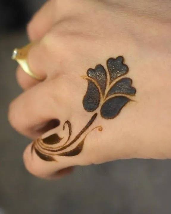 Best floral mehndi for fair skin tone