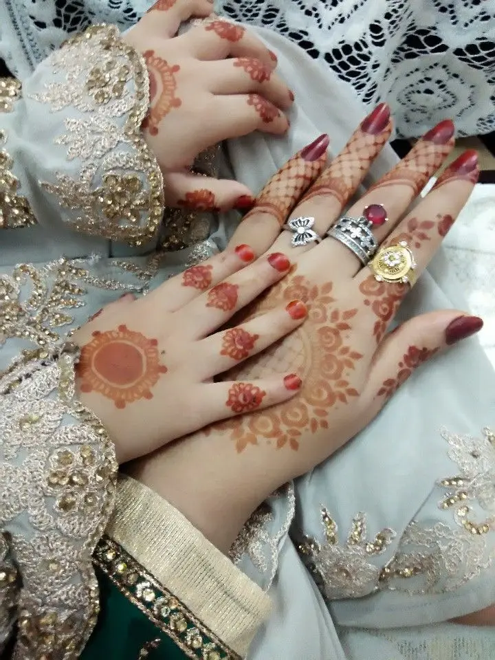 Bridal back hand flower mehndi