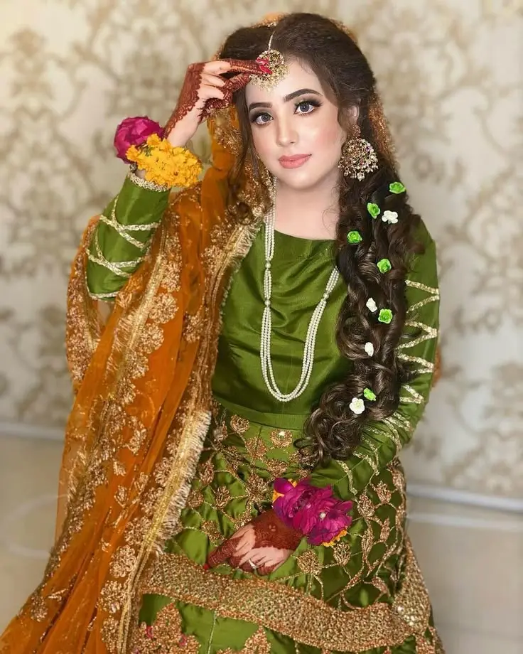 Bridal mehndi dress ideas