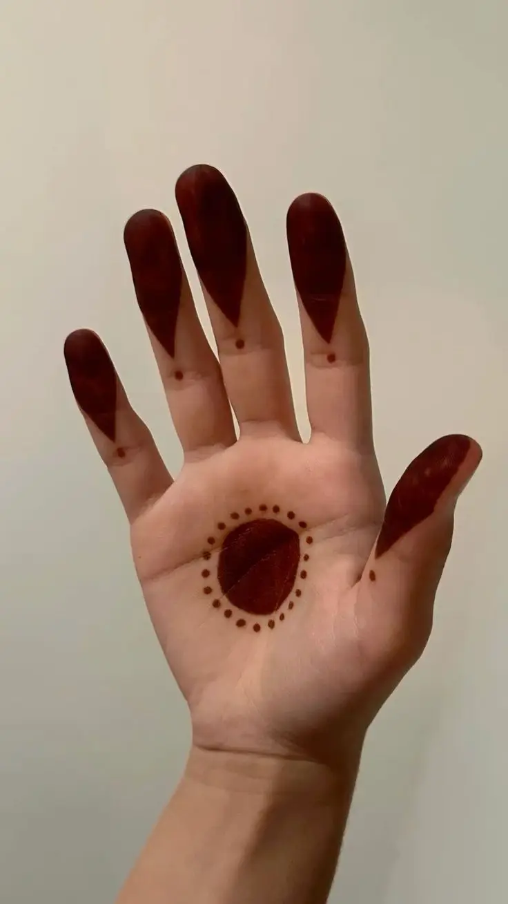 Finger Spotlight Mehndi