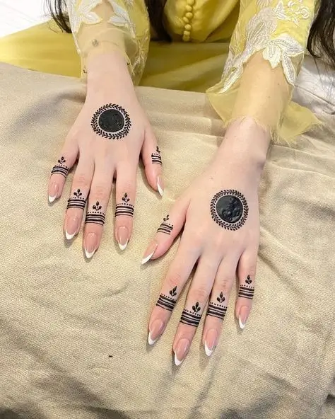 Fingertip Mehndi with Gold
