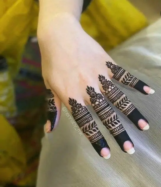 Floral Finger Mehndi