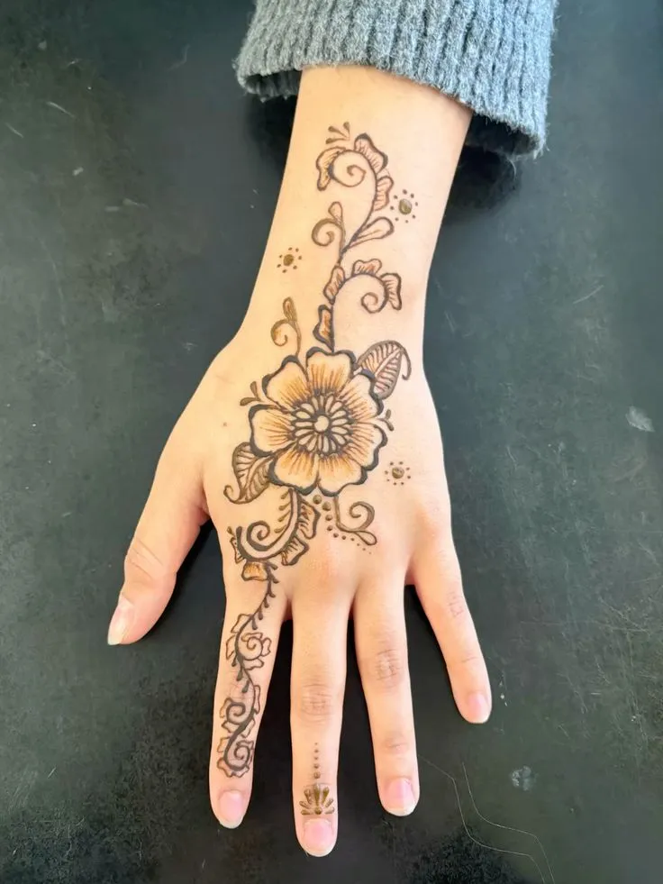 Flower henna patterns