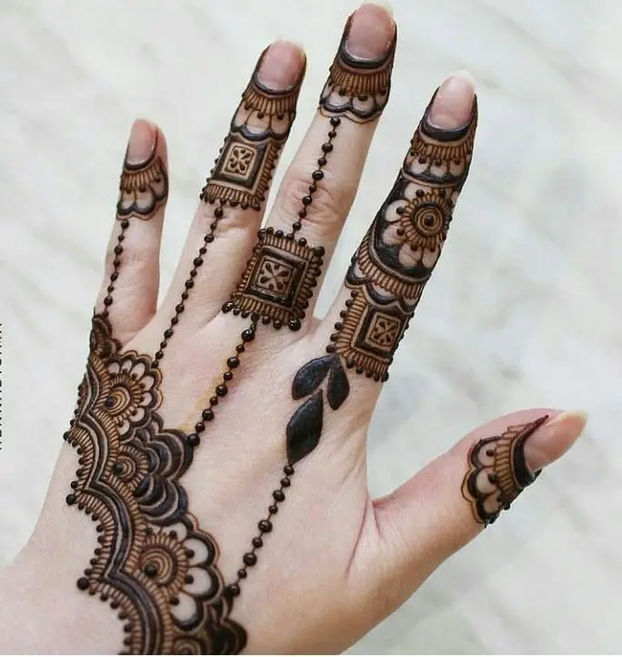 Fusion flower and leaf mehndi