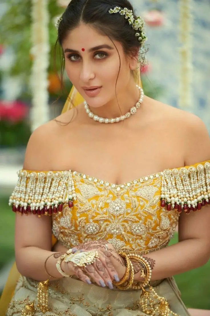 Fusion mehndi outfits for brides