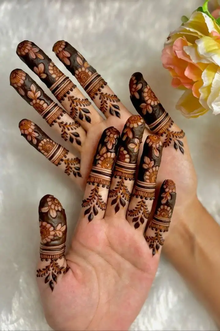Gradient Fingertip Henna