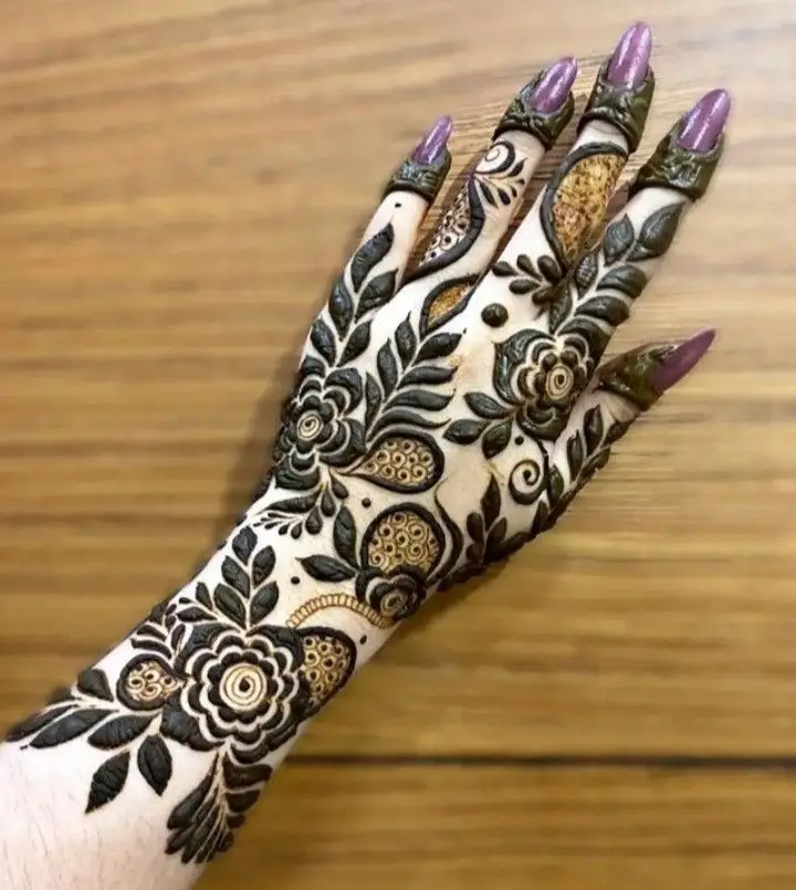 How to Apply Khafif Mehndi at Home
