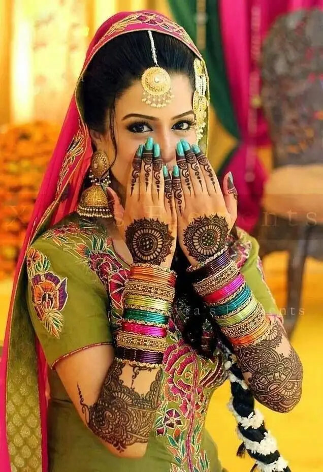 Instagram Inspired Stylish Back Hand Mehndi Designs