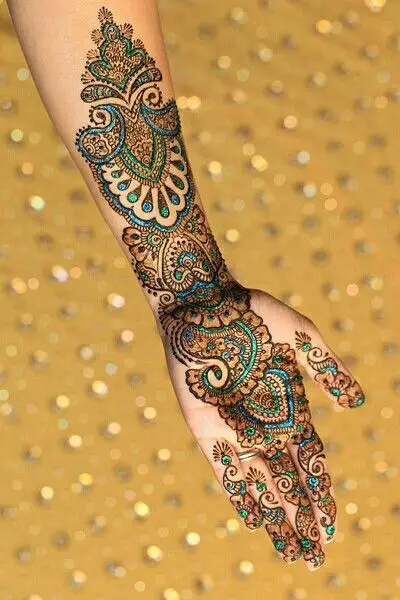 Instagram worthy floral mehndi