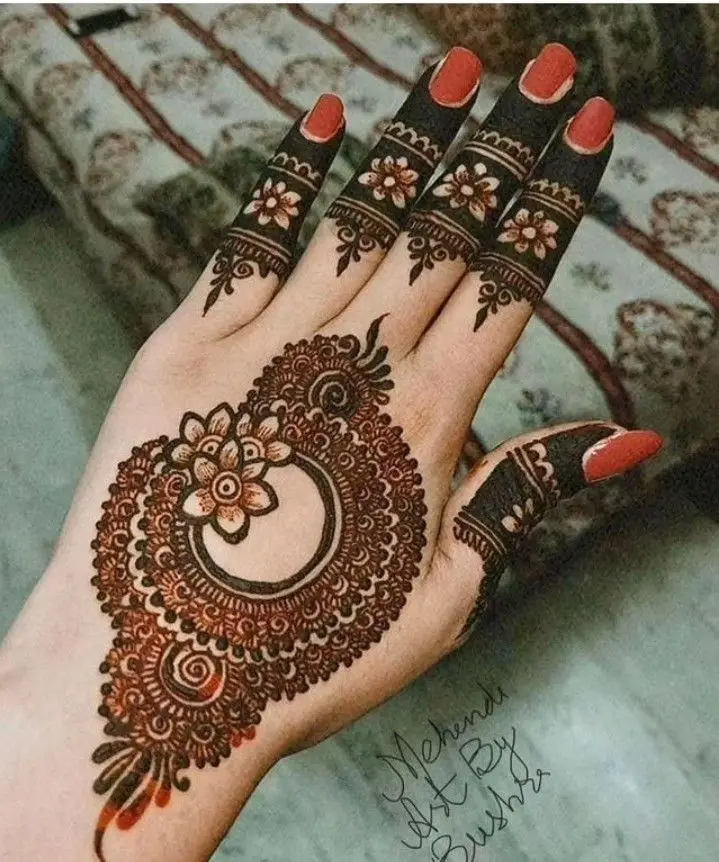 Intricate floral mehndi for hands
