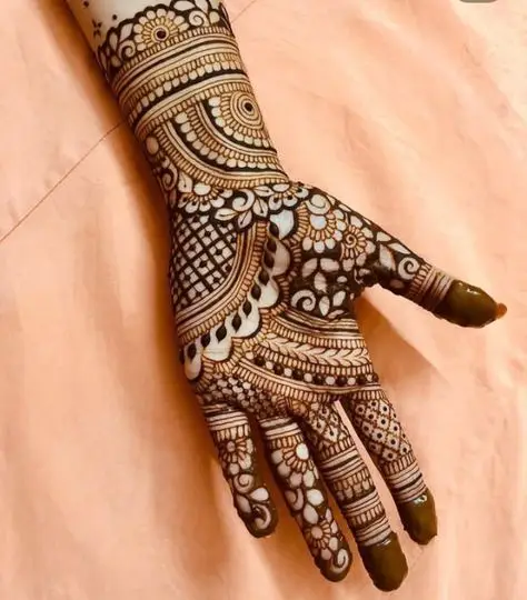 Make Small Hands Elegant with These Bridal Mehndi Hacks