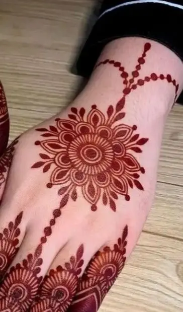 Mehndi Design Simple Flower With Dotted Trails