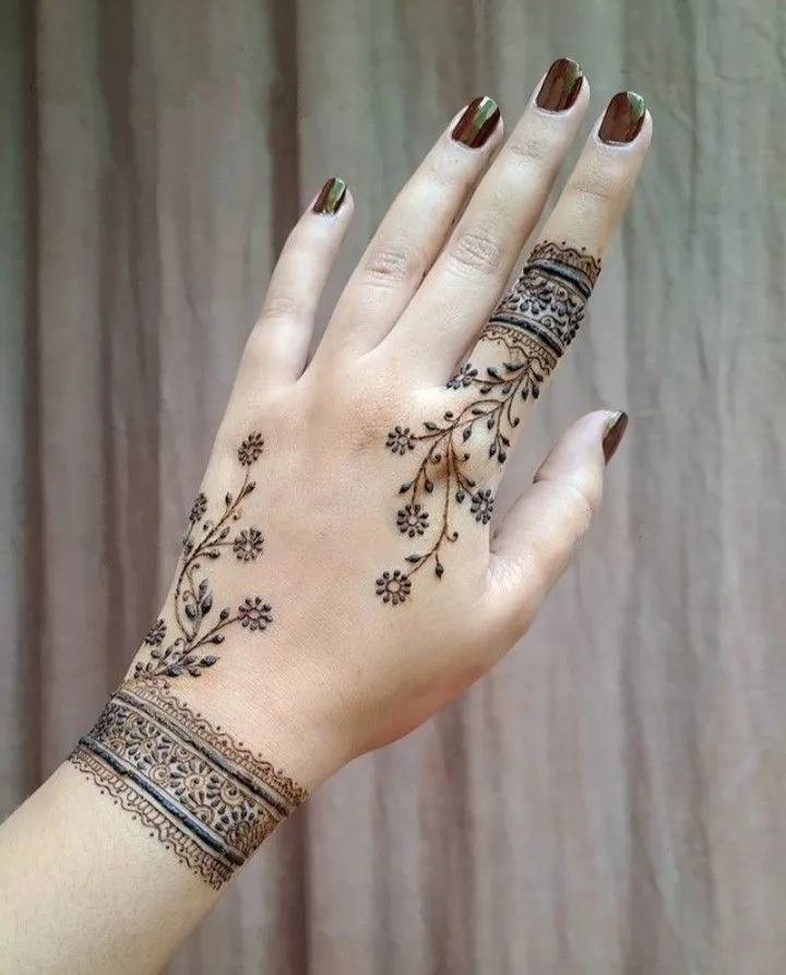 Minimalist flower henna