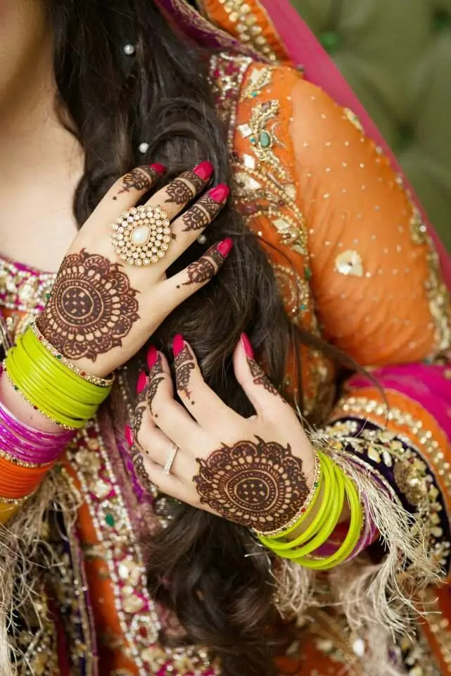Minimalist flower mehndi for back hand