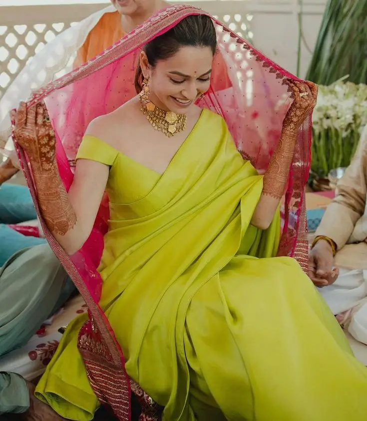Minimalist mehndi dress for brides