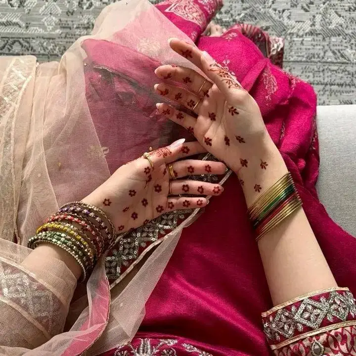 Moroccan floral mehndi design