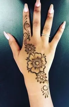 Natural henna for floral designs