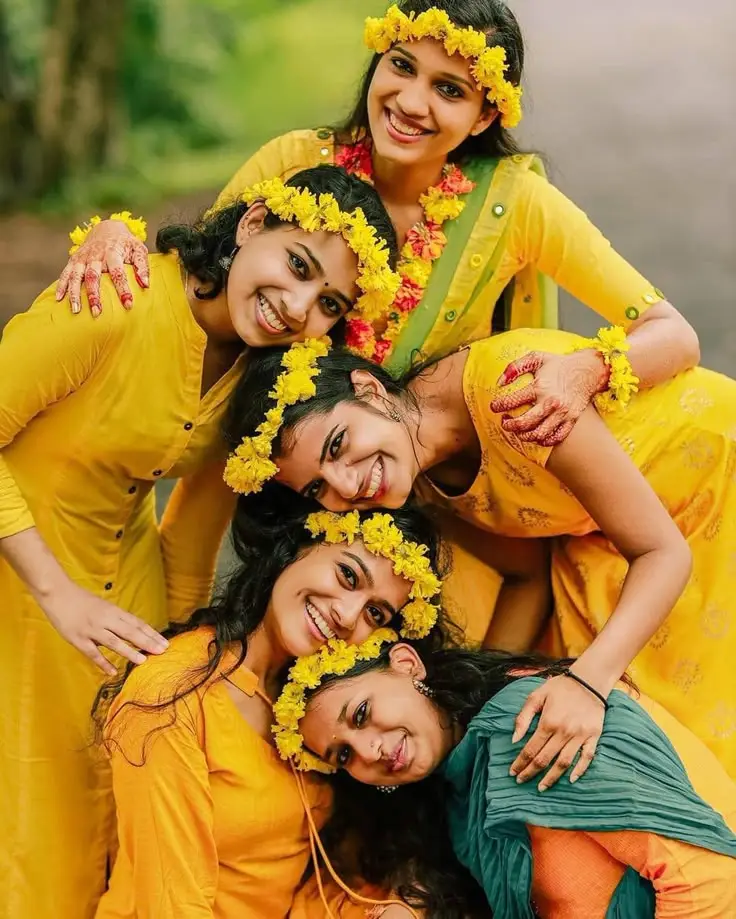 Pastel mehndi outfits for brides