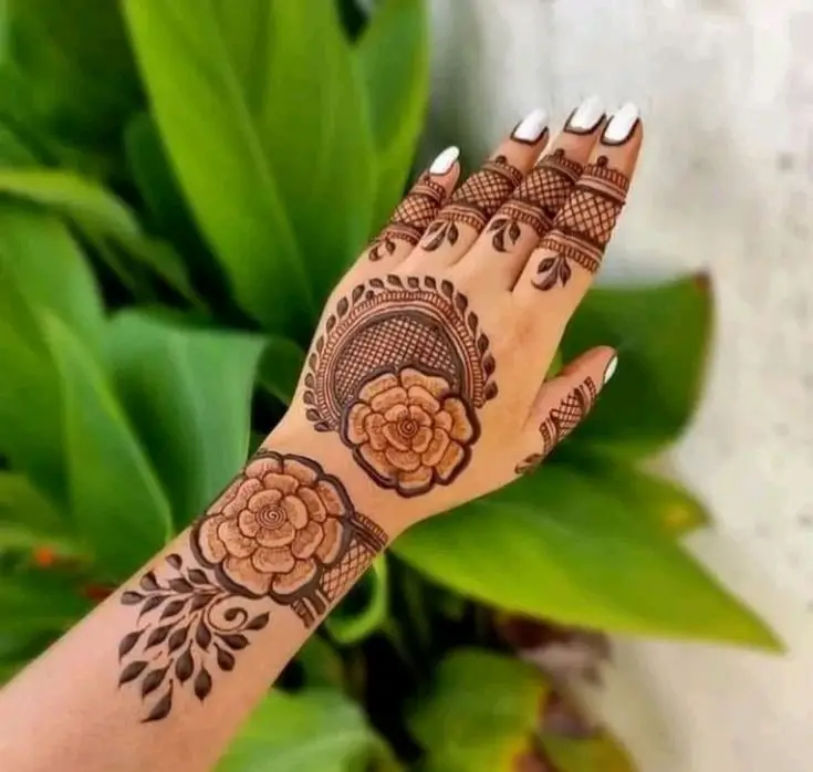 Simple flower mehndi for daily wear