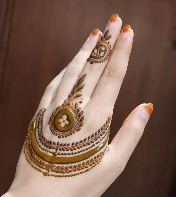 Traditional Left Hand Henna