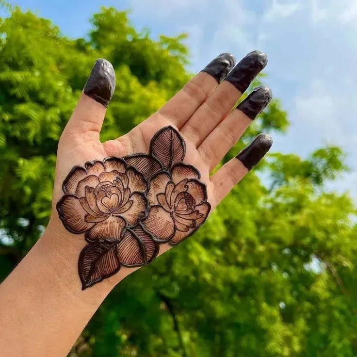 Trending floral mehndi for back hands