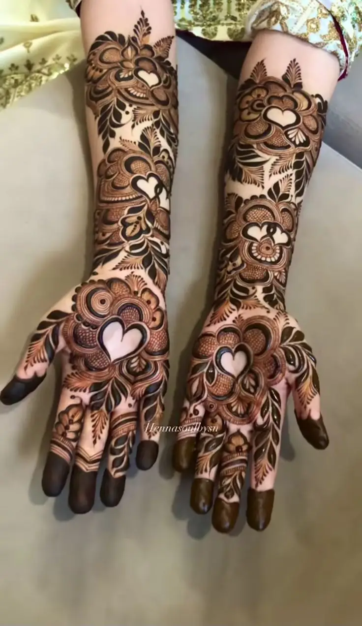 Unique Bridal Mehndi for Photos