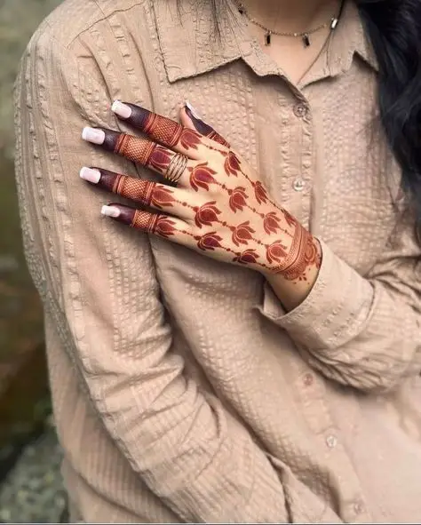 Viral back hand flower mehndi