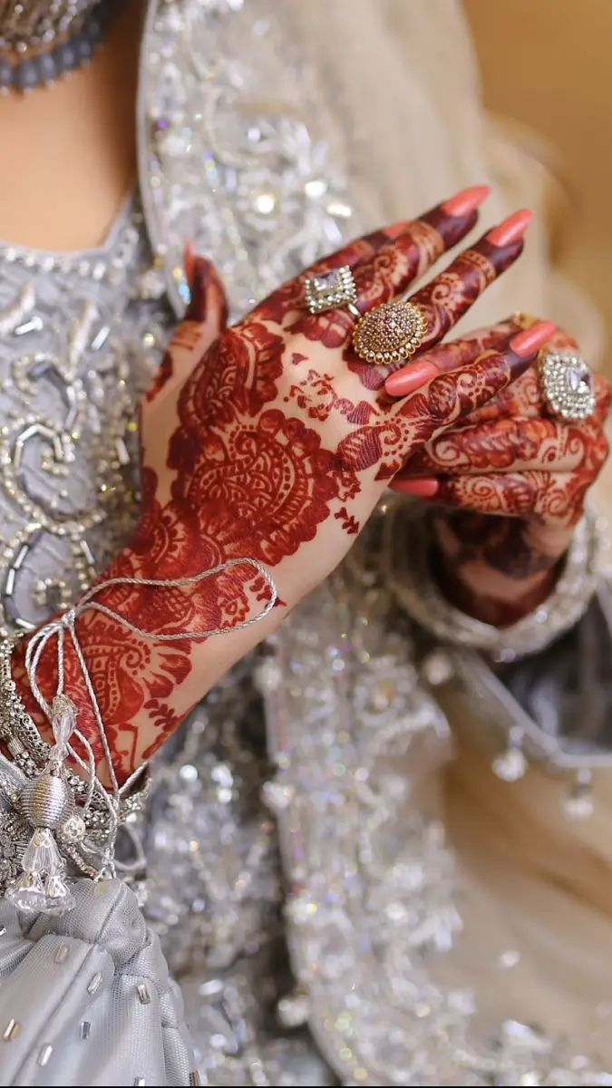 Wedding flower mehndi for back hand