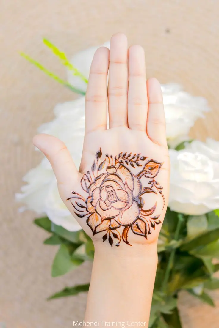 What are the latest flower mehndi trends?