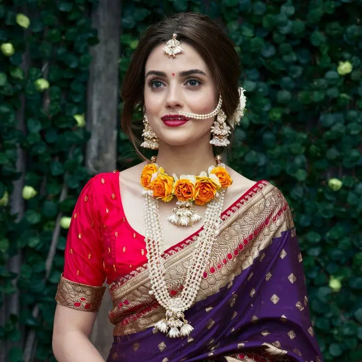 Which color is best for a bridal mehndi outfit?