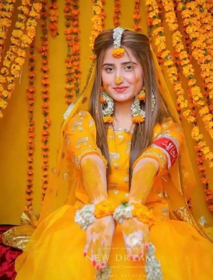 Zardozi mehndi outfit for brides