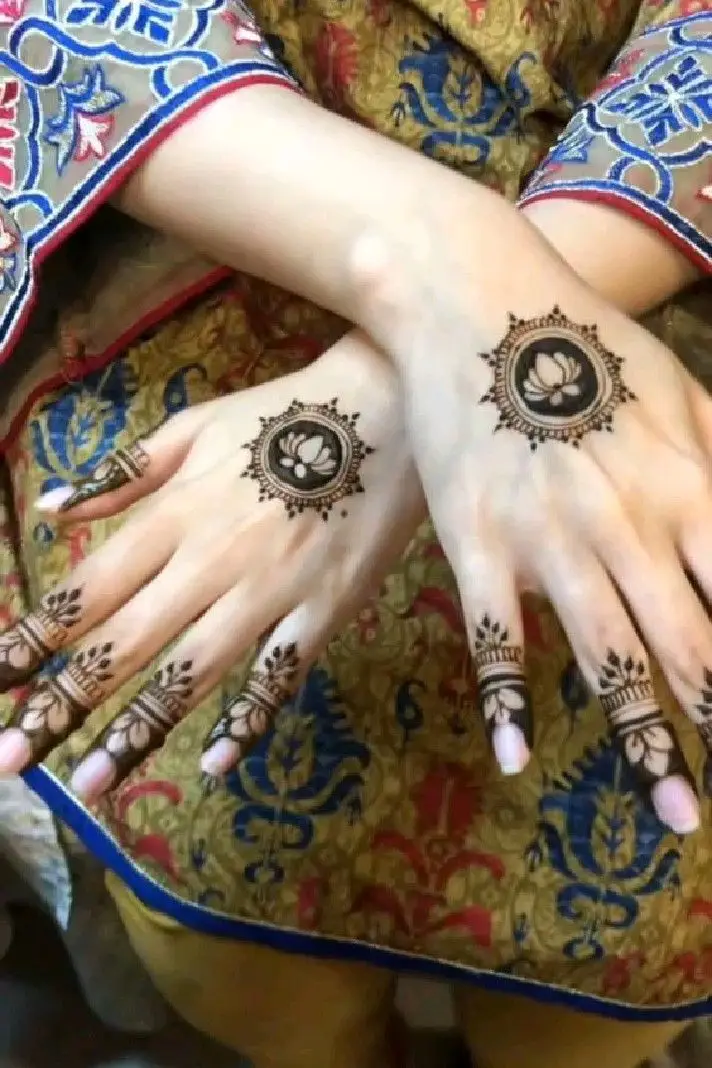 top fingertip mehndi